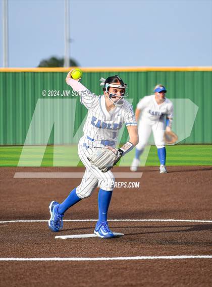 Thumbnail 1 in Barbers Hill vs Lake Belton (UIL 5A Region III Semifinal) photogallery.