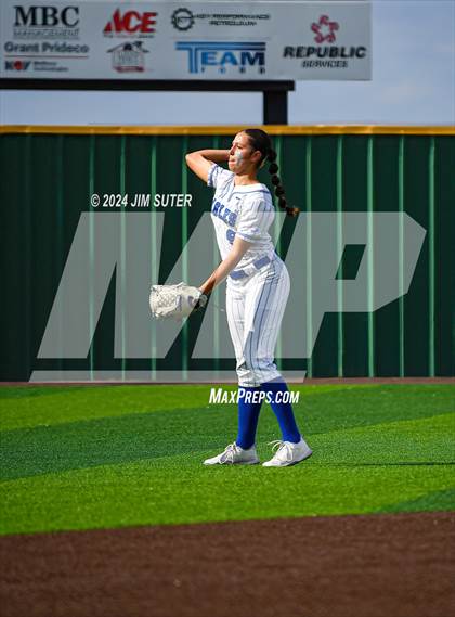 Thumbnail 1 in Barbers Hill vs Lake Belton (UIL 5A Region III Semifinal) photogallery.