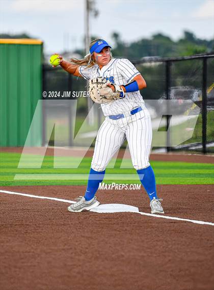 Thumbnail 3 in Barbers Hill vs Lake Belton (UIL 5A Region III Semifinal) photogallery.