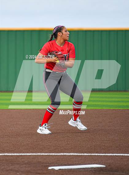 Thumbnail 2 in Barbers Hill vs Lake Belton (UIL 5A Region III Semifinal) photogallery.