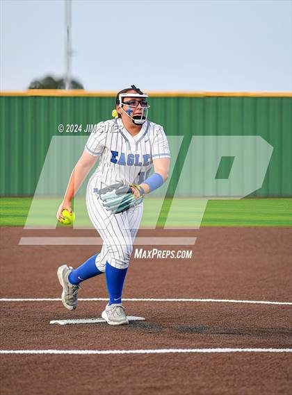Thumbnail 3 in Barbers Hill vs Lake Belton (UIL 5A Region III Semifinal) photogallery.