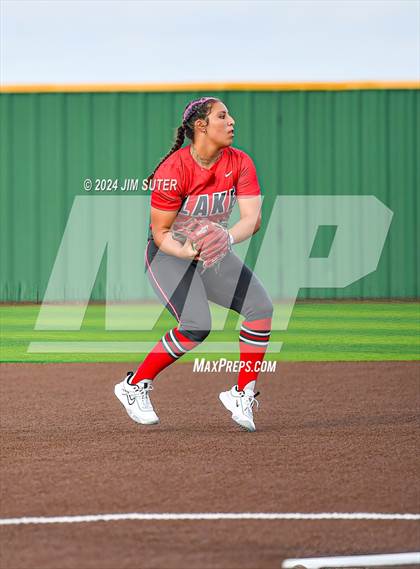 Thumbnail 2 in Barbers Hill vs Lake Belton (UIL 5A Region III Semifinal) photogallery.