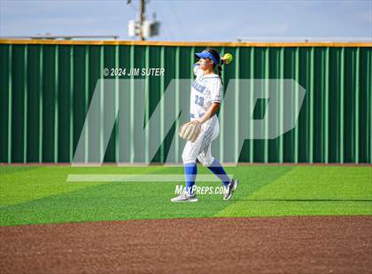 Thumbnail 3 in Barbers Hill vs Lake Belton (UIL 5A Region III Semifinal) photogallery.
