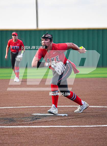 Thumbnail 2 in Barbers Hill vs Lake Belton (UIL 5A Region III Semifinal) photogallery.