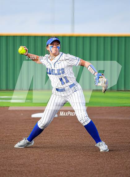 Thumbnail 3 in Barbers Hill vs Lake Belton (UIL 5A Region III Semifinal) photogallery.