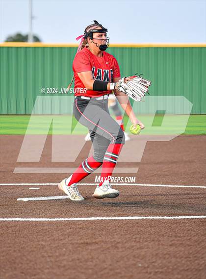 Thumbnail 1 in Barbers Hill vs Lake Belton (UIL 5A Region III Semifinal) photogallery.