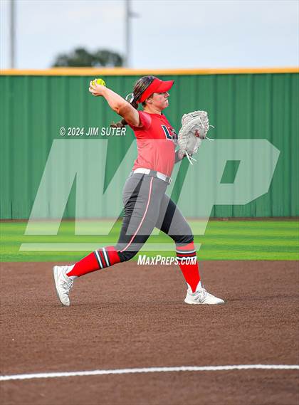 Thumbnail 2 in Barbers Hill vs Lake Belton (UIL 5A Region III Semifinal) photogallery.