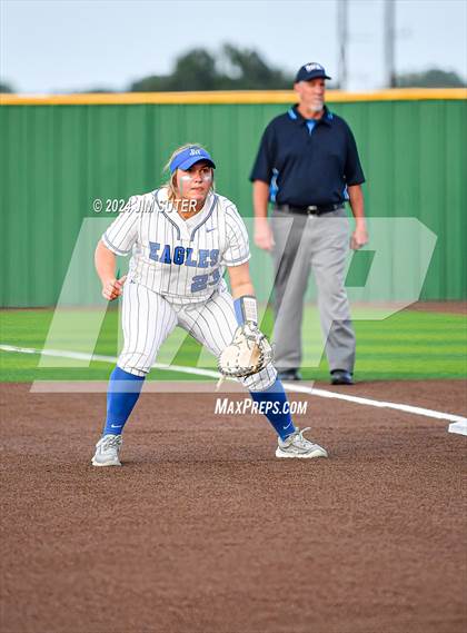 Thumbnail 2 in Barbers Hill vs Lake Belton (UIL 5A Region III Semifinal) photogallery.