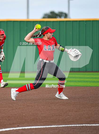 Thumbnail 3 in Barbers Hill vs Lake Belton (UIL 5A Region III Semifinal) photogallery.