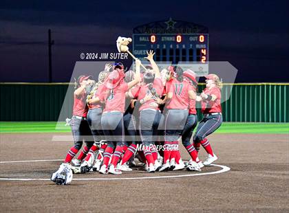 Thumbnail 1 in Barbers Hill vs Lake Belton (UIL 5A Region III Semifinal) photogallery.