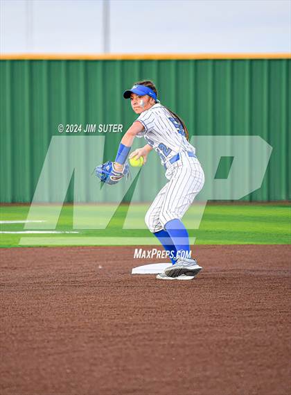 Thumbnail 3 in Barbers Hill vs Lake Belton (UIL 5A Region III Semifinal) photogallery.