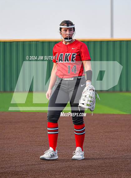 Thumbnail 2 in Barbers Hill vs Lake Belton (UIL 5A Region III Semifinal) photogallery.