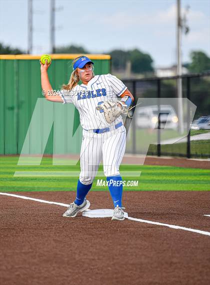 Thumbnail 3 in Barbers Hill vs Lake Belton (UIL 5A Region III Semifinal) photogallery.