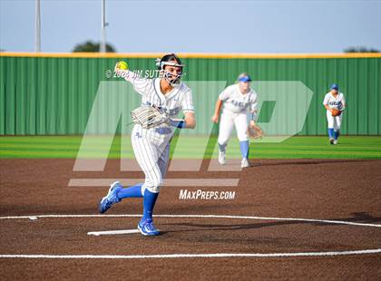 Thumbnail 3 in Barbers Hill vs Lake Belton (UIL 5A Region III Semifinal) photogallery.