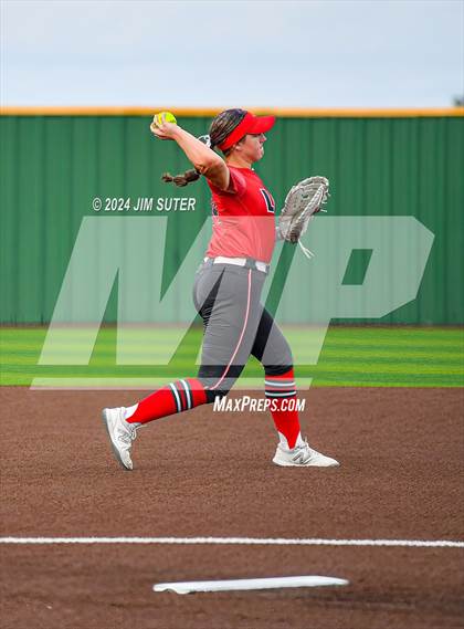 Thumbnail 1 in Barbers Hill vs Lake Belton (UIL 5A Region III Semifinal) photogallery.