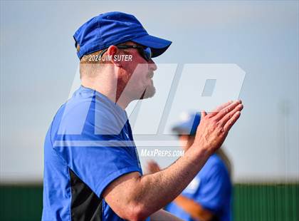 Thumbnail 1 in Barbers Hill vs Lake Belton (UIL 5A Region III Semifinal) photogallery.