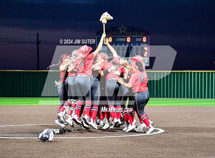 Thumbnail 2 in Barbers Hill vs Lake Belton (UIL 5A Region III Semifinal) photogallery.