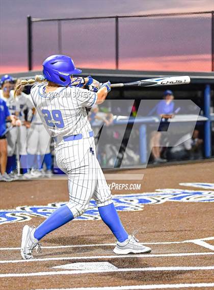 Thumbnail 1 in Barbers Hill vs Lake Belton (UIL 5A Region III Semifinal) photogallery.