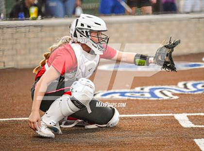 Thumbnail 1 in Barbers Hill vs Lake Belton (UIL 5A Region III Semifinal) photogallery.