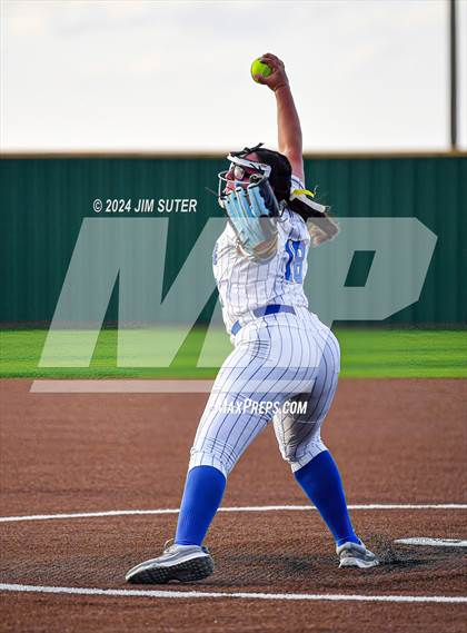 Thumbnail 1 in Barbers Hill vs Lake Belton (UIL 5A Region III Semifinal) photogallery.