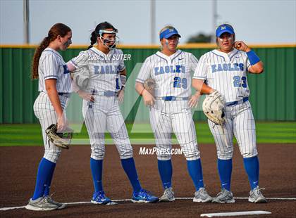 Thumbnail 2 in Barbers Hill vs Lake Belton (UIL 5A Region III Semifinal) photogallery.