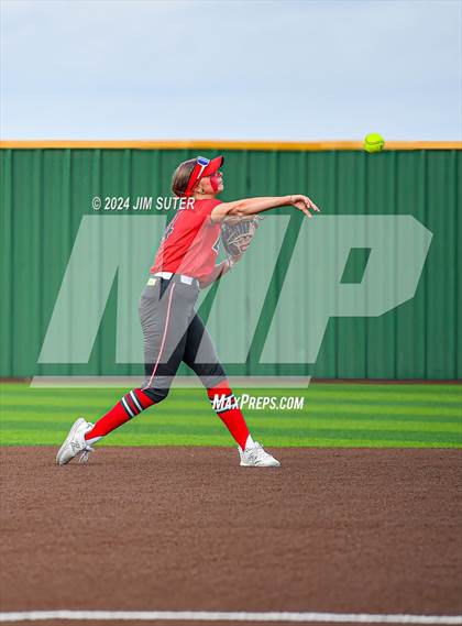 Thumbnail 1 in Barbers Hill vs Lake Belton (UIL 5A Region III Semifinal) photogallery.