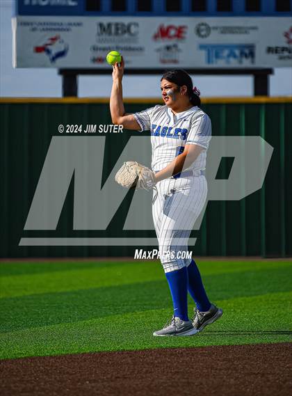 Thumbnail 3 in Barbers Hill vs Lake Belton (UIL 5A Region III Semifinal) photogallery.