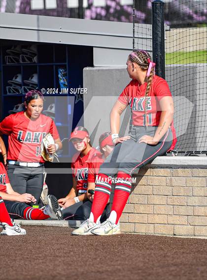 Thumbnail 1 in Barbers Hill vs Lake Belton (UIL 5A Region III Semifinal) photogallery.