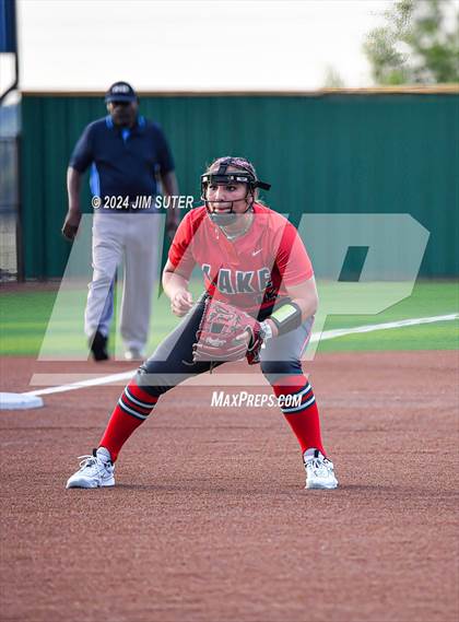 Thumbnail 2 in Barbers Hill vs Lake Belton (UIL 5A Region III Semifinal) photogallery.