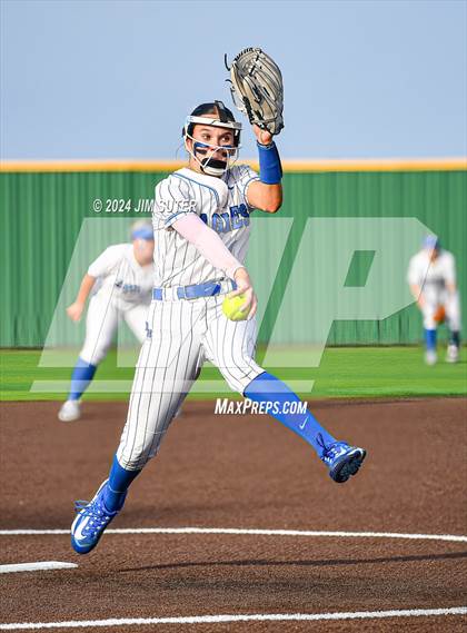 Thumbnail 1 in Barbers Hill vs Lake Belton (UIL 5A Region III Semifinal) photogallery.