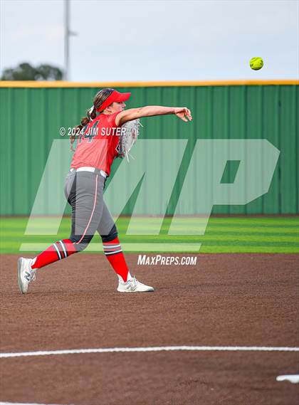 Thumbnail 3 in Barbers Hill vs Lake Belton (UIL 5A Region III Semifinal) photogallery.