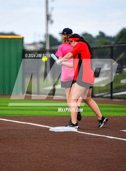 Thumbnail 3 in Barbers Hill vs Lake Belton (UIL 5A Region III Semifinal) photogallery.