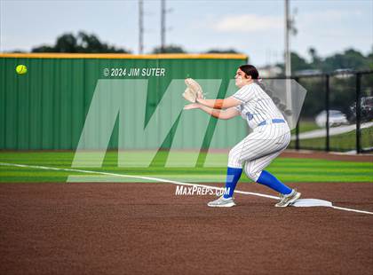 Thumbnail 1 in Barbers Hill vs Lake Belton (UIL 5A Region III Semifinal) photogallery.