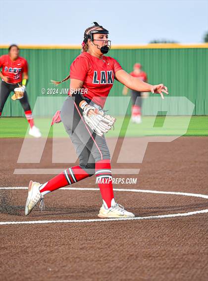 Thumbnail 2 in Barbers Hill vs Lake Belton (UIL 5A Region III Semifinal) photogallery.