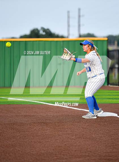Thumbnail 3 in Barbers Hill vs Lake Belton (UIL 5A Region III Semifinal) photogallery.