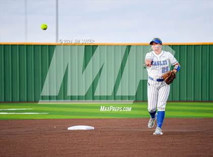 Thumbnail 2 in Barbers Hill vs Lake Belton (UIL 5A Region III Semifinal) photogallery.