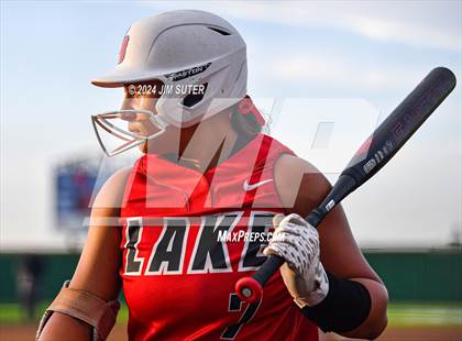 Thumbnail 2 in Barbers Hill vs Lake Belton (UIL 5A Region III Semifinal) photogallery.