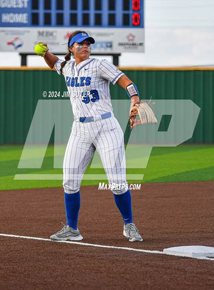 Thumbnail 1 in Barbers Hill vs Lake Belton (UIL 5A Region III Semifinal) photogallery.