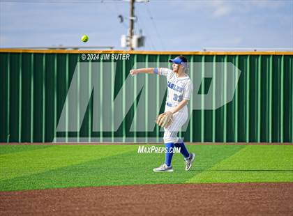 Thumbnail 1 in Barbers Hill vs Lake Belton (UIL 5A Region III Semifinal) photogallery.