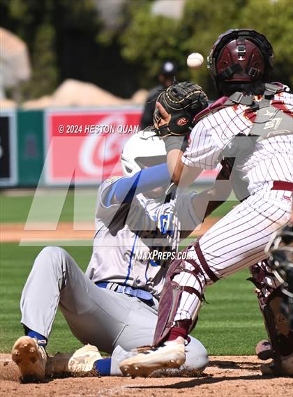 Thumbnail 2 in Moreno Valley vs. Woodrow Wilson (Halo Classic) photogallery.