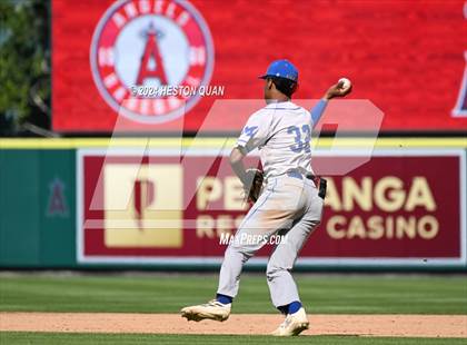 Thumbnail 2 in Moreno Valley vs. Woodrow Wilson (Halo Classic) photogallery.