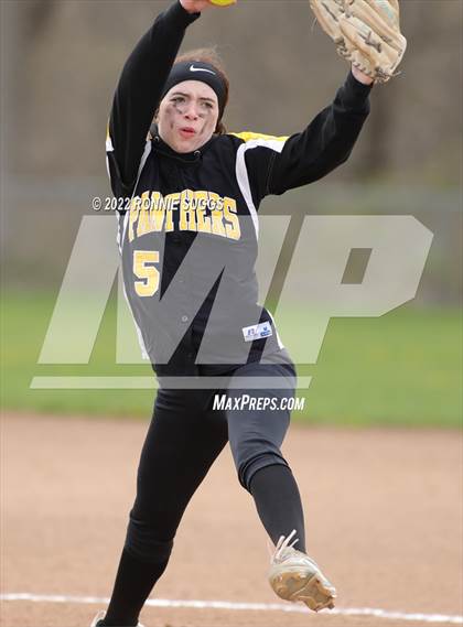 Thumbnail 3 in East Catholic @ East Windsor/SMSA photogallery.