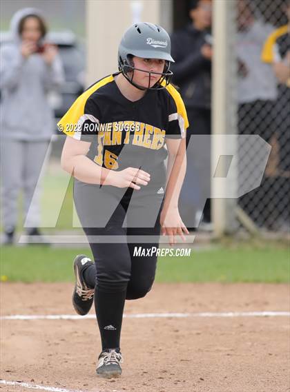 Thumbnail 3 in East Catholic @ East Windsor/SMSA photogallery.
