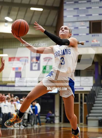 Thumbnail 1 in Indian Creek vs. Indianapolis Bishop Chatard (IHSAA 3A Regional Championship) photogallery.