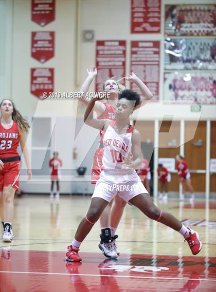 Thumbnail 1 in Center Grove @ Pike photogallery.