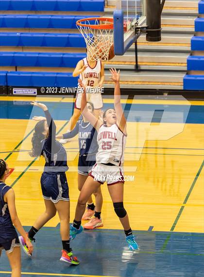 Thumbnail 1 in Lowell vs. Carlmont photogallery.