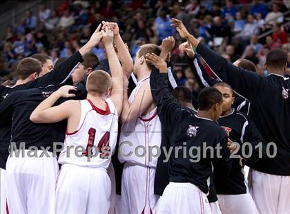 Thumbnail 1 in Covington Catholic @ Newport (KHSSA Ninth Region Semifinal) photogallery.