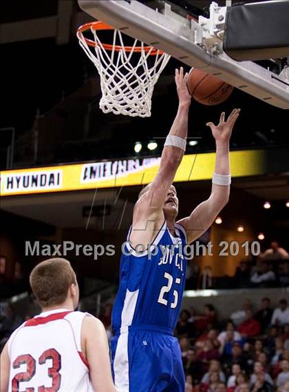 Thumbnail 3 in Covington Catholic @ Newport (KHSSA Ninth Region Semifinal) photogallery.