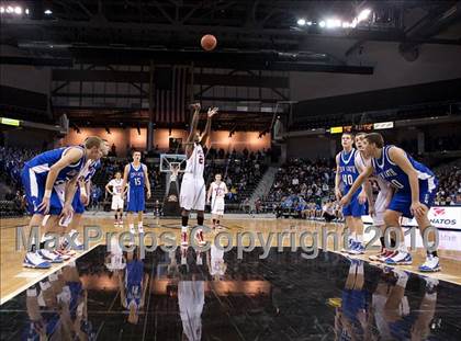 Thumbnail 1 in Covington Catholic @ Newport (KHSSA Ninth Region Semifinal) photogallery.