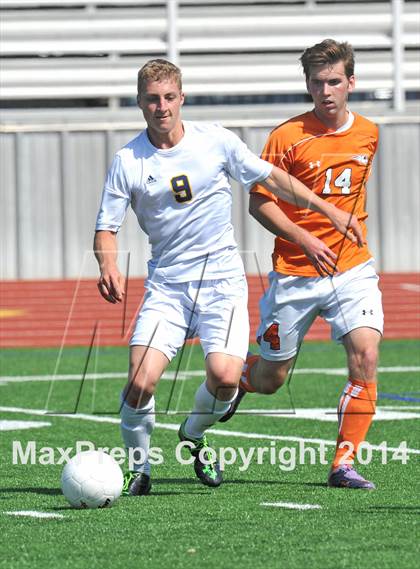 Thumbnail 2 in Pine Tree vs. Wakeland (UIL 4A Region 2 Semifinal) photogallery.